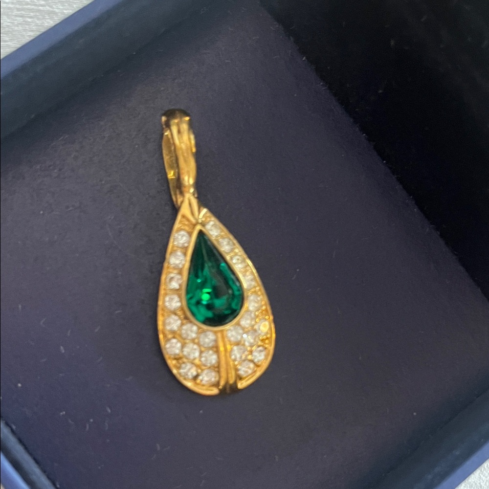 Elegant Gold and Green Teardrop Pendant